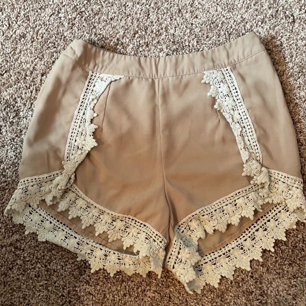 Women’s Loveriche tan high waisted shorts size S